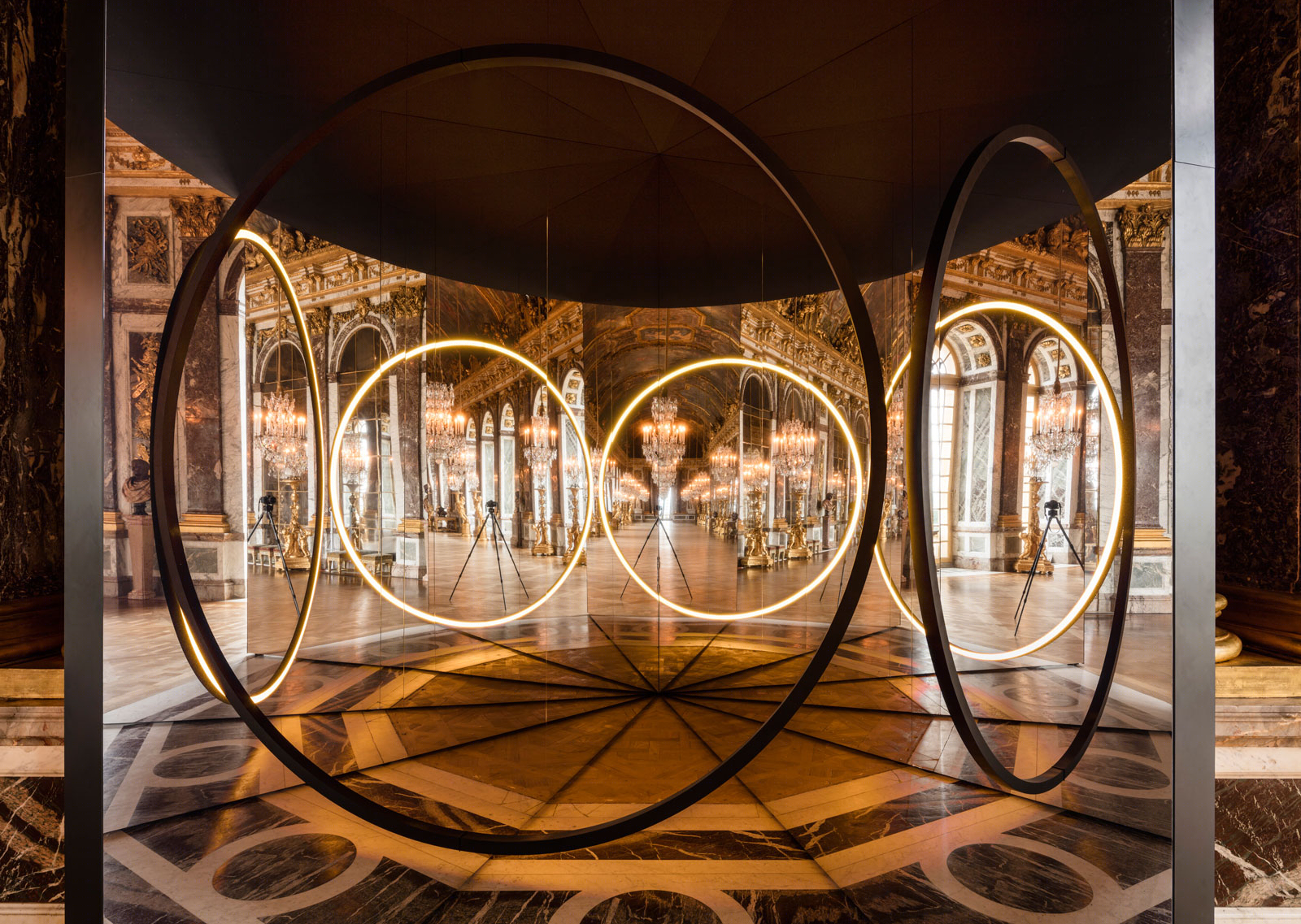 凡尔赛宫的幻境 · Olafur Eliasson 的镜像艺术丨丹麦艺术家 Olafur Eliasson-43