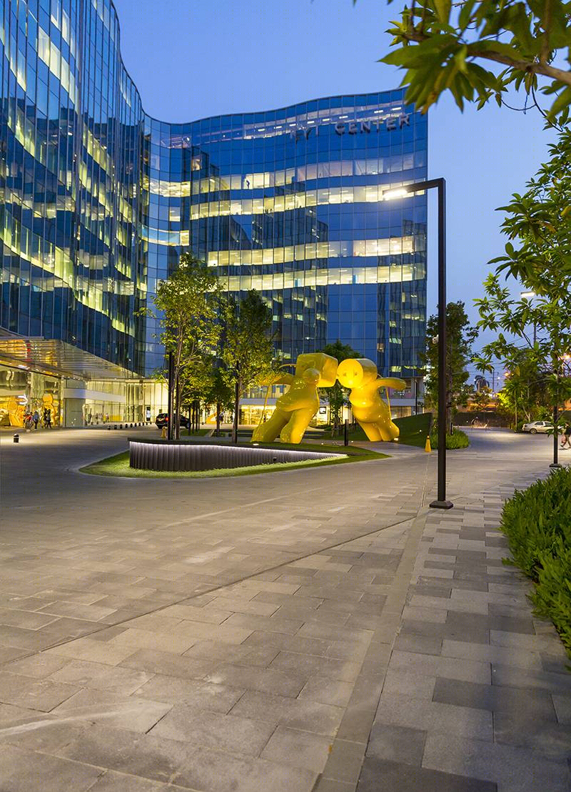 Bangkok FYI Center 办公写字楼前广场-18