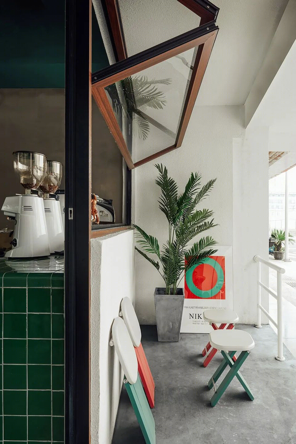 苏州胡扯咖啡店 | 红绿碰撞中的生活空间-19