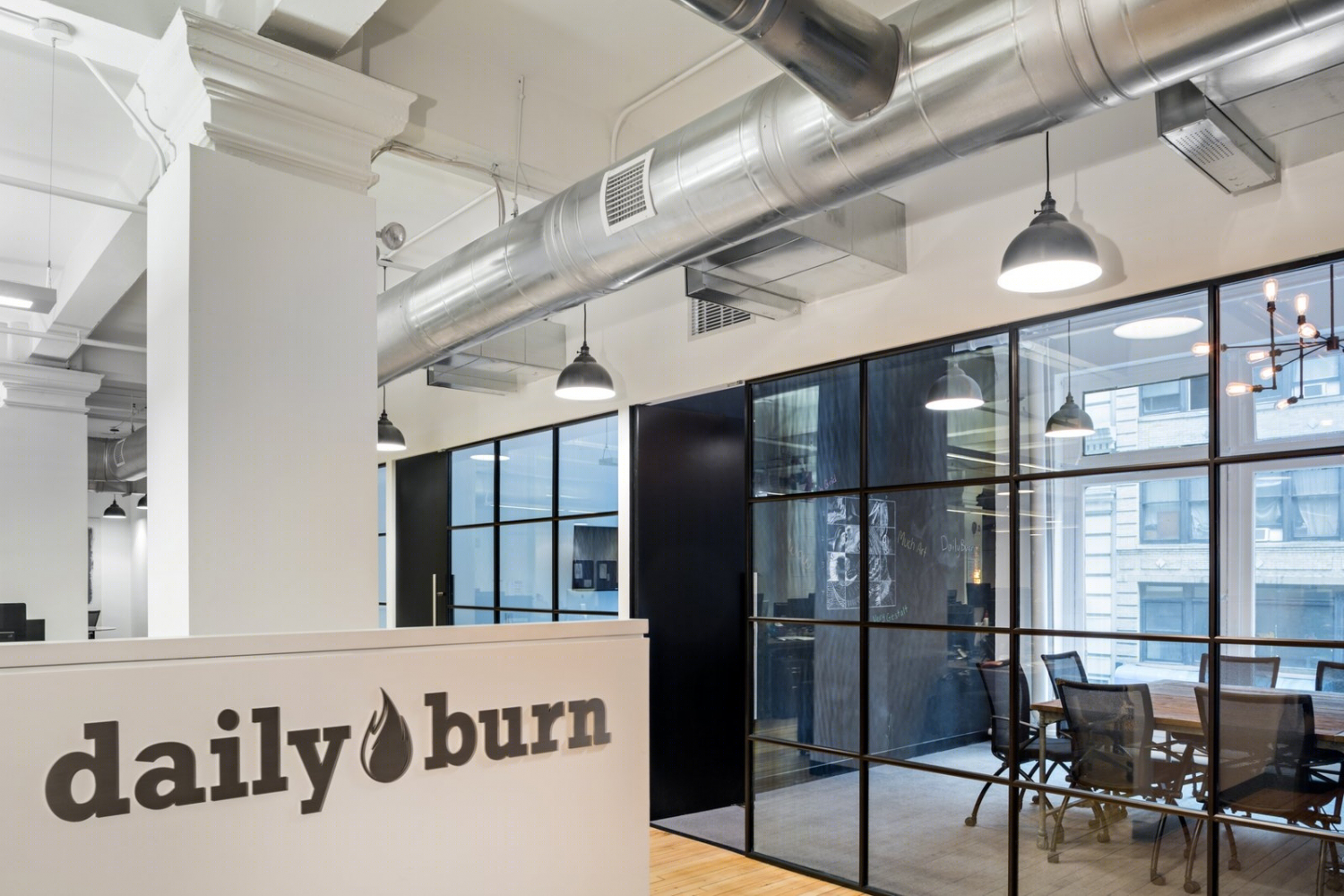 纽约 Daily Burn 办公室的工业风设计-27