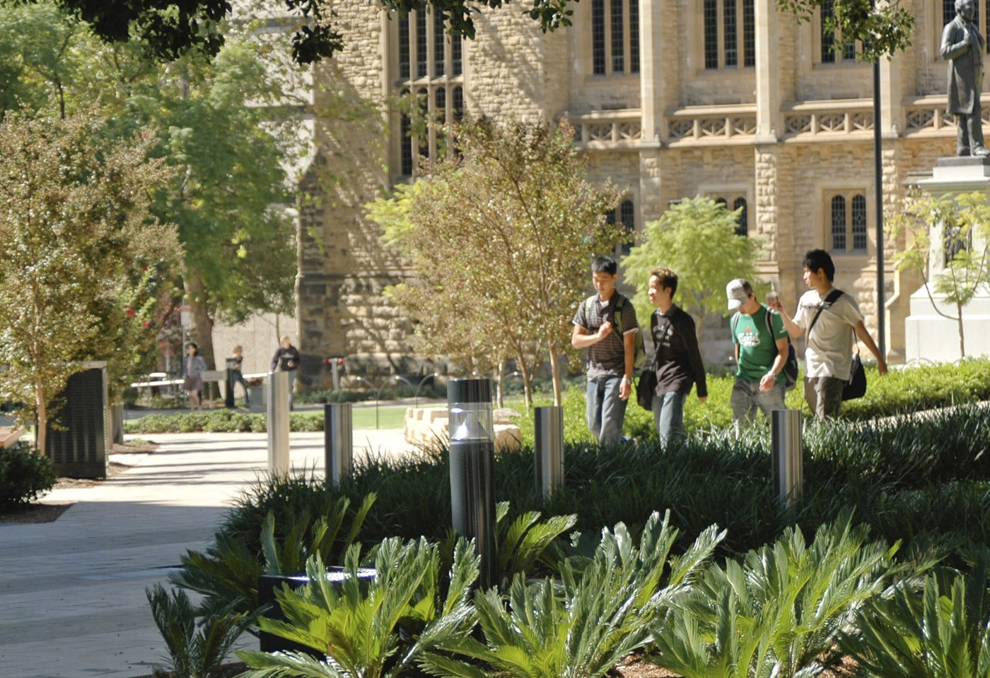 阿德莱德大学广场 | 巧妙融合建筑与自然-13