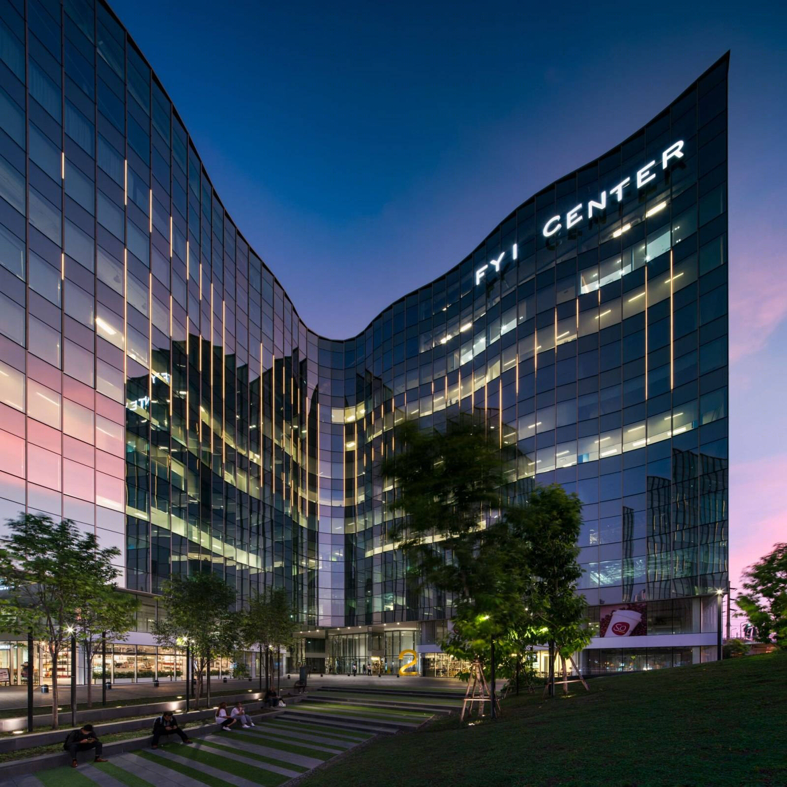 Bangkok FYI Center 办公写字楼前广场-21