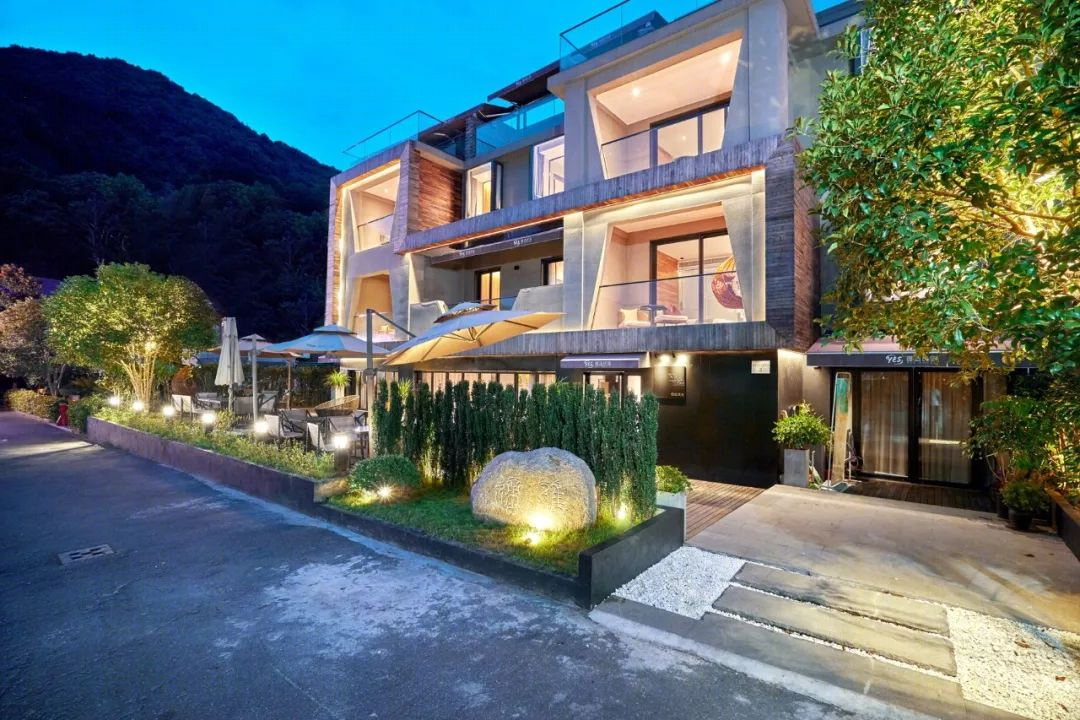 杭州 YES·临山而居民宿,工业风与 INS 风的美学碰撞-9