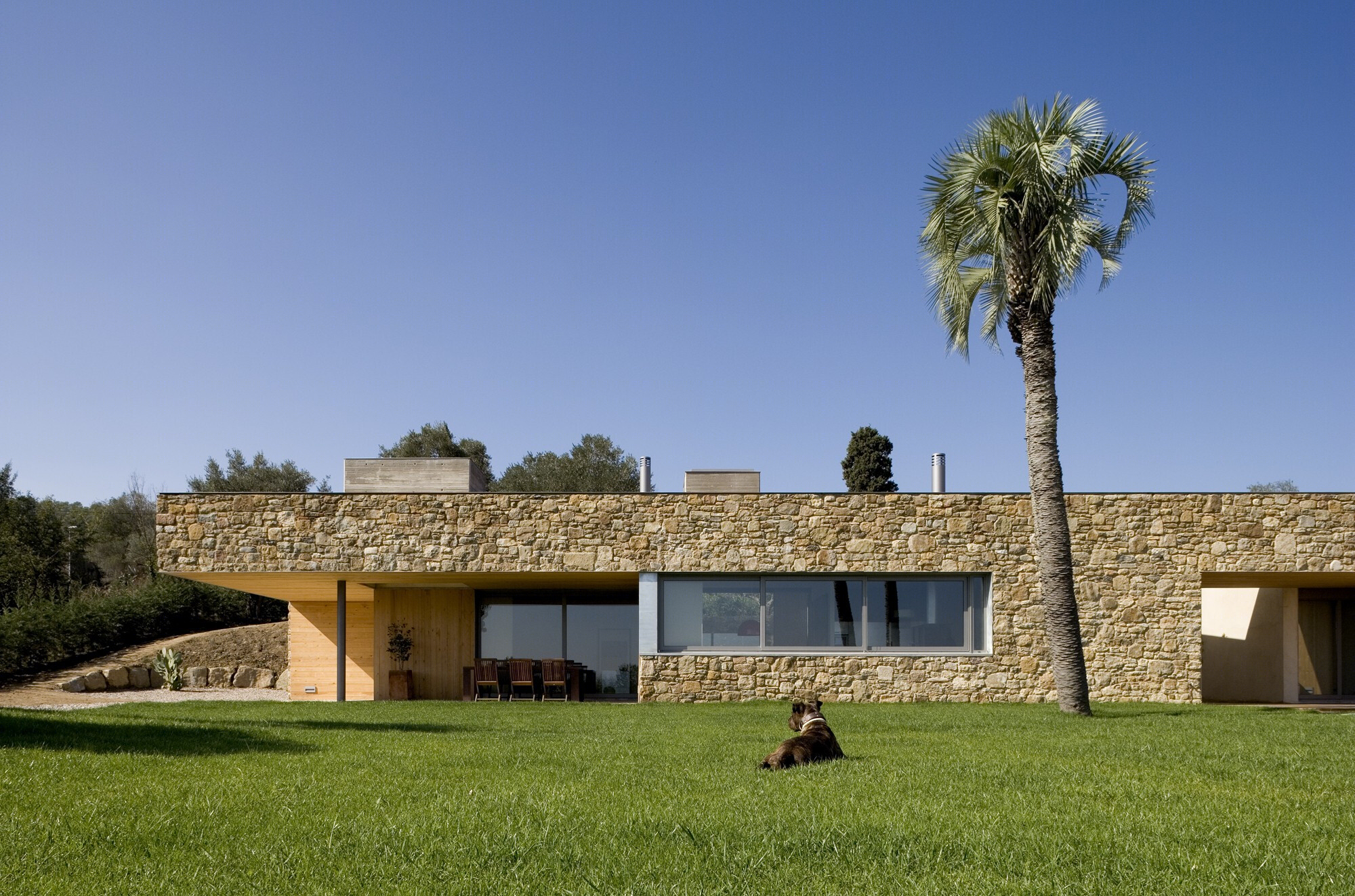 Bach Arquitectes 打造西班牙家庭画室 | 融入自然,功能齐全-10