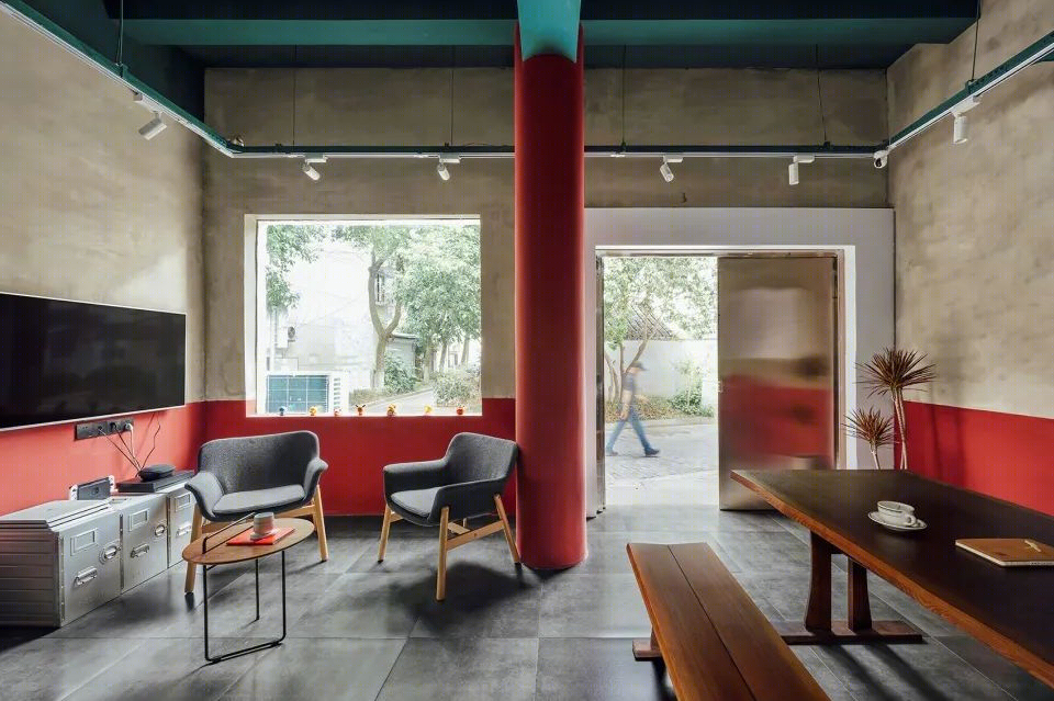 苏州胡扯咖啡店 | 红绿碰撞中的生活空间-27