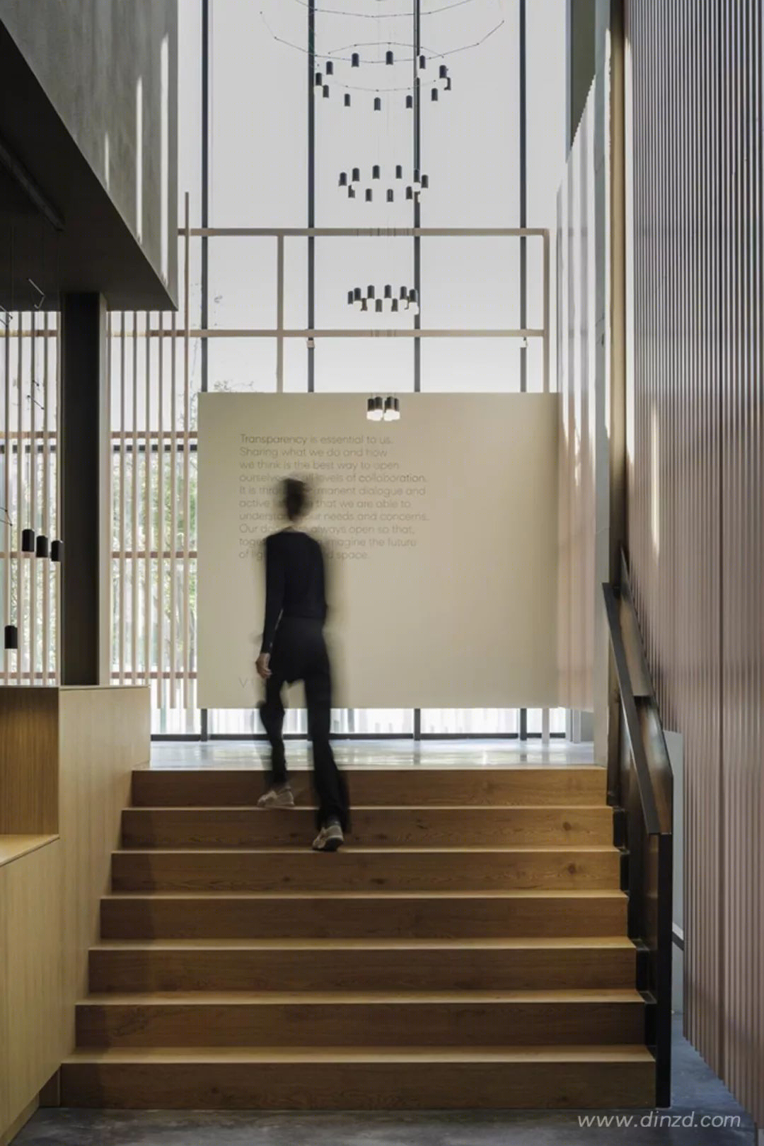 Vibia 巴塞罗那新总部诗意空间,展现极简美学-11