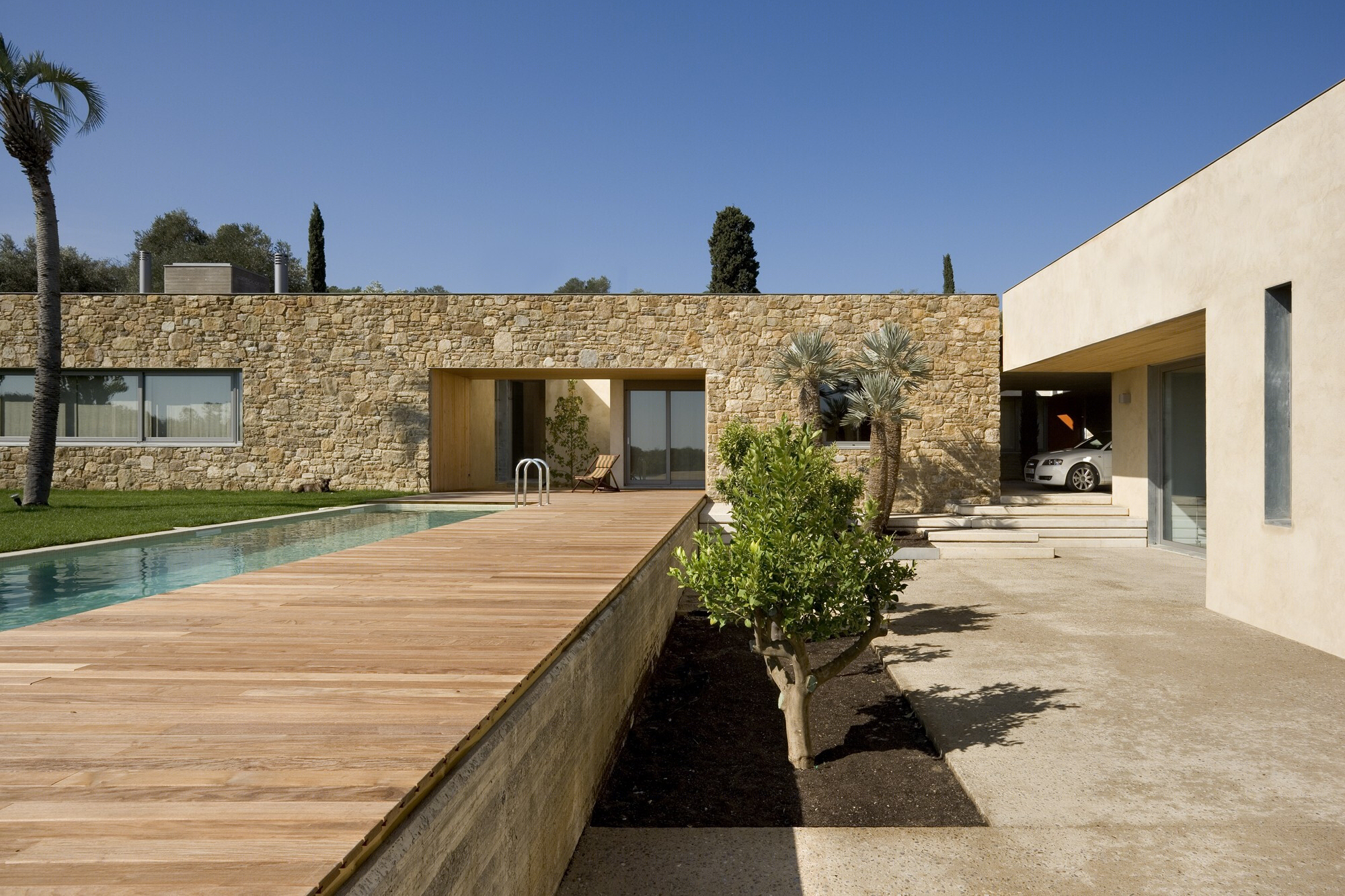 Bach Arquitectes 打造西班牙家庭画室 | 融入自然,功能齐全-11