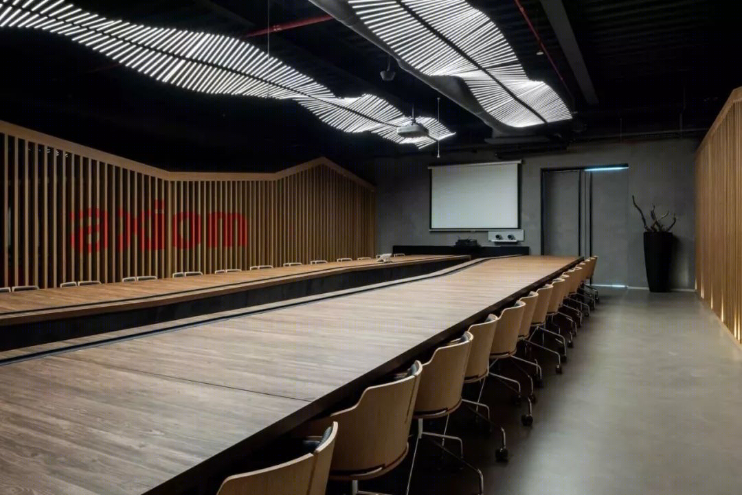 迪拜工业风总部大楼，黑红撞色大胆前卫-60