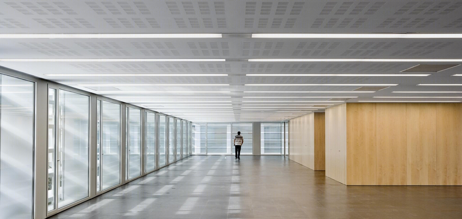 巴塞罗那老城区半透明金属办公楼丨BCQ arquitectura barcelona-26