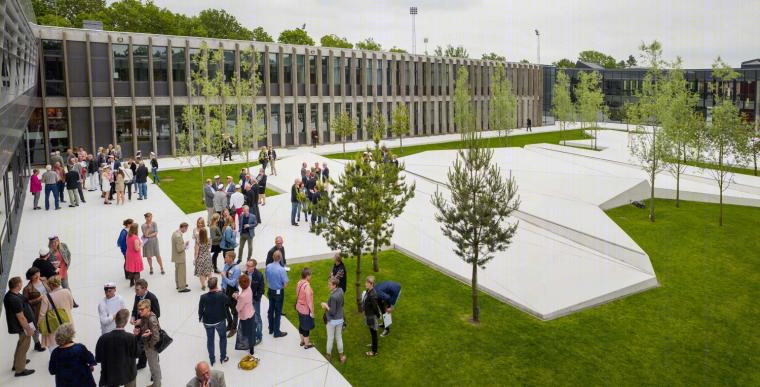 丹麦 HERNING 高中公共场地改造 | 自然与人工的和谐融合-12