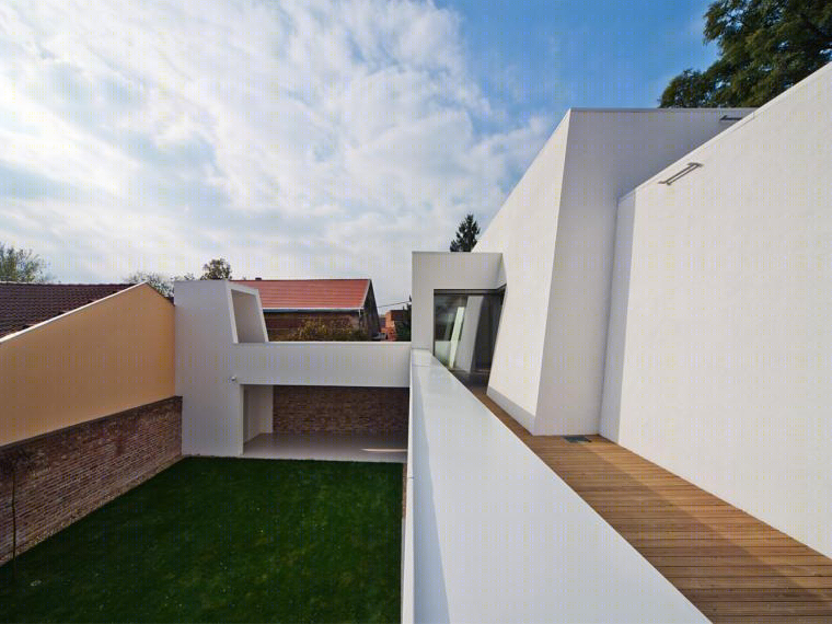 匈牙利德布勒森办公建筑艺术化设计-8