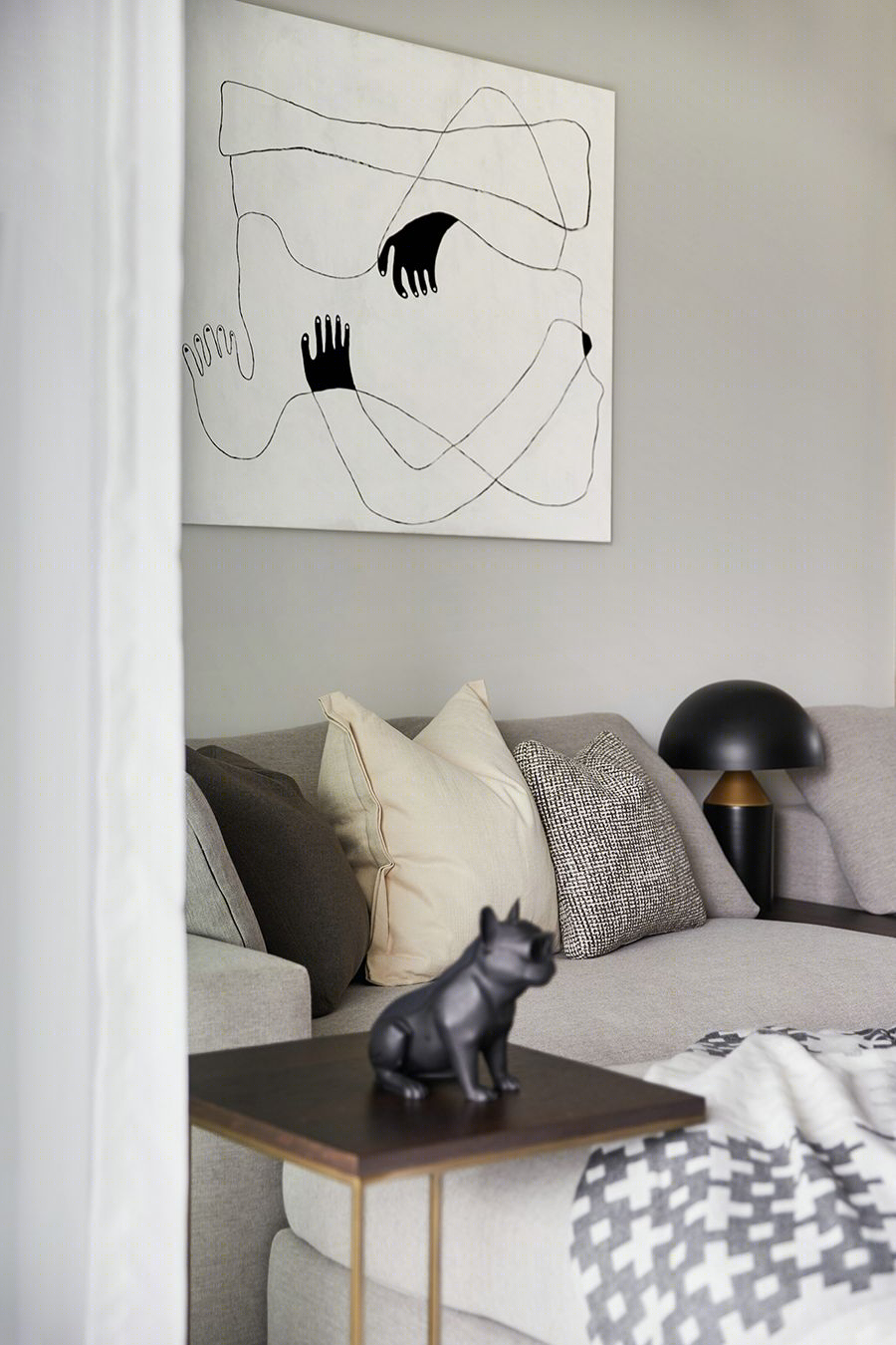 暗黑绅士的精致空间 | 考究细节与艺术氛围的完美融合-21