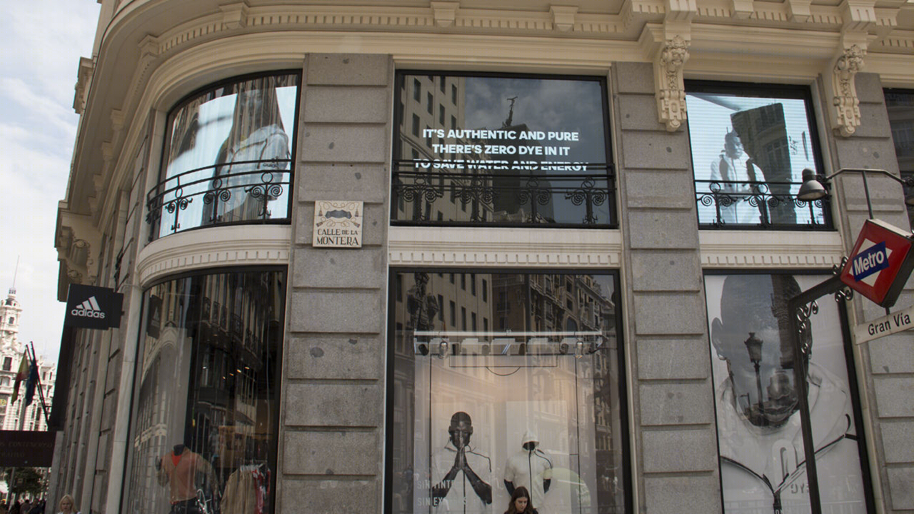 Adidas Madrid 旗舰店 LED 梦幻展示-20
