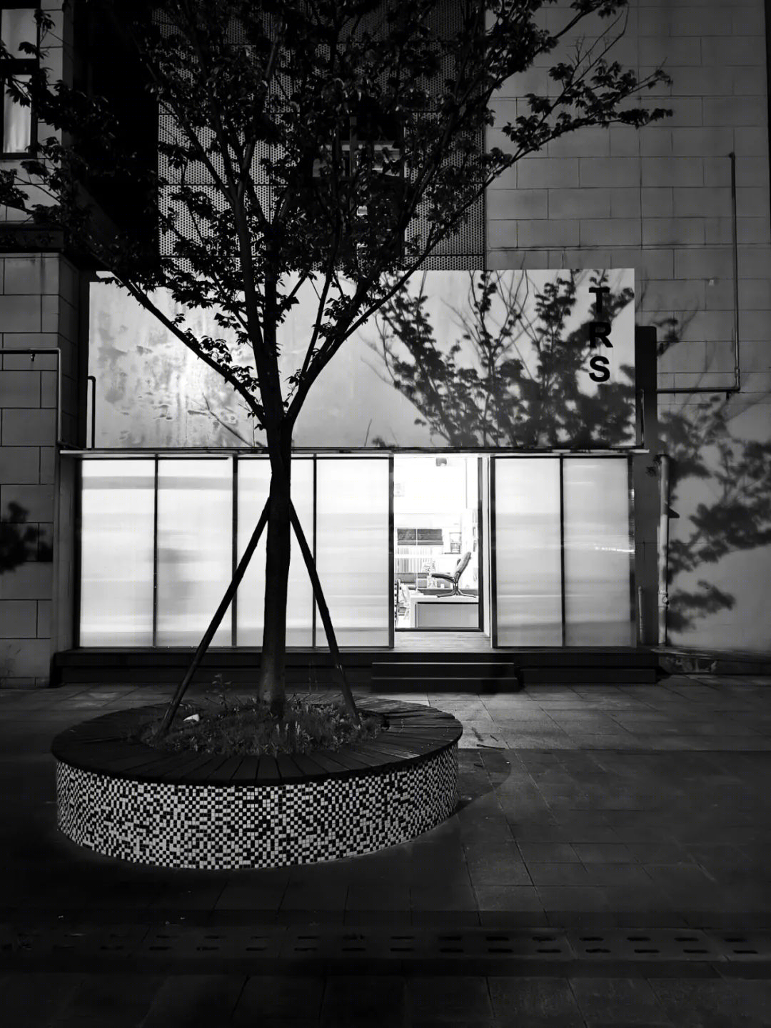 家具剧场 | DA!Architects 与 banzh architect 联合打造的匠恒展厅-7