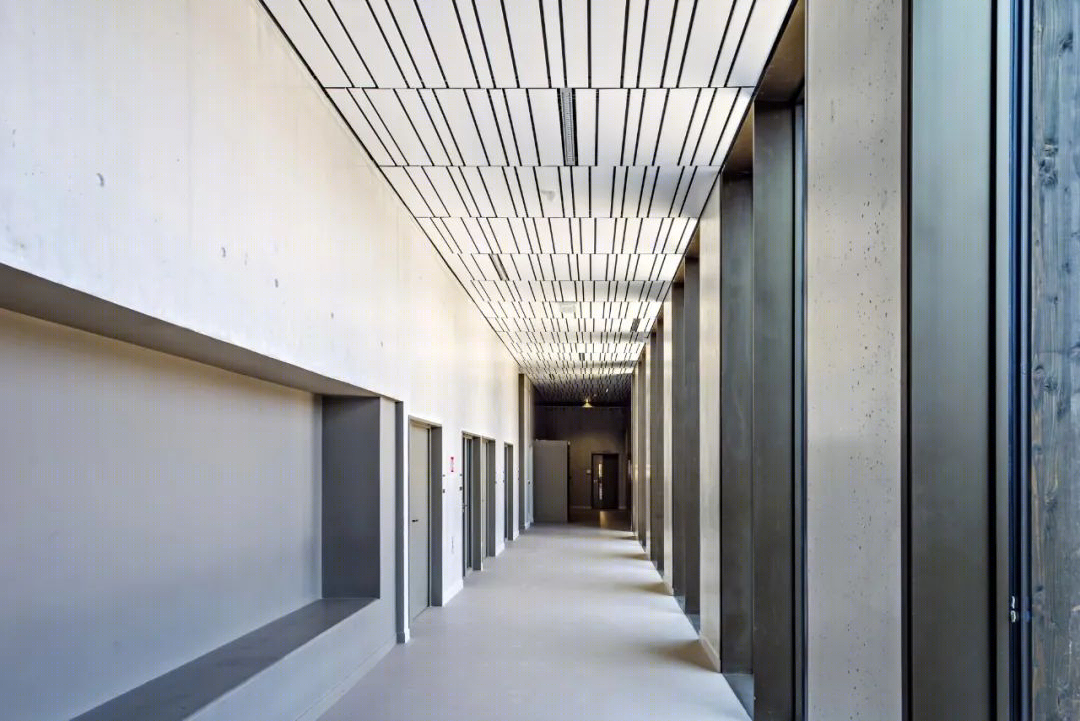 飘动绸带 | 法国中学建筑的室内外一体化设计-28