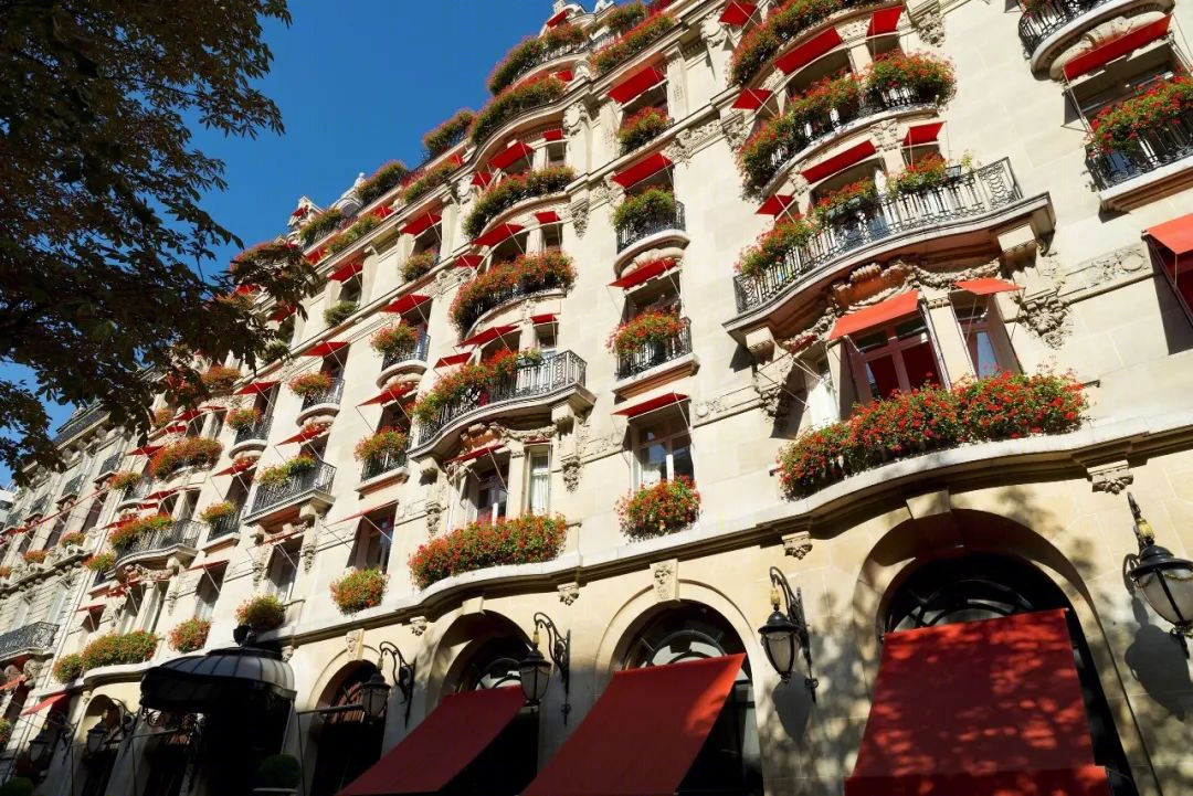 《艾米丽在巴黎》中的奢华酒店 Hotel Plaza Athénée-57