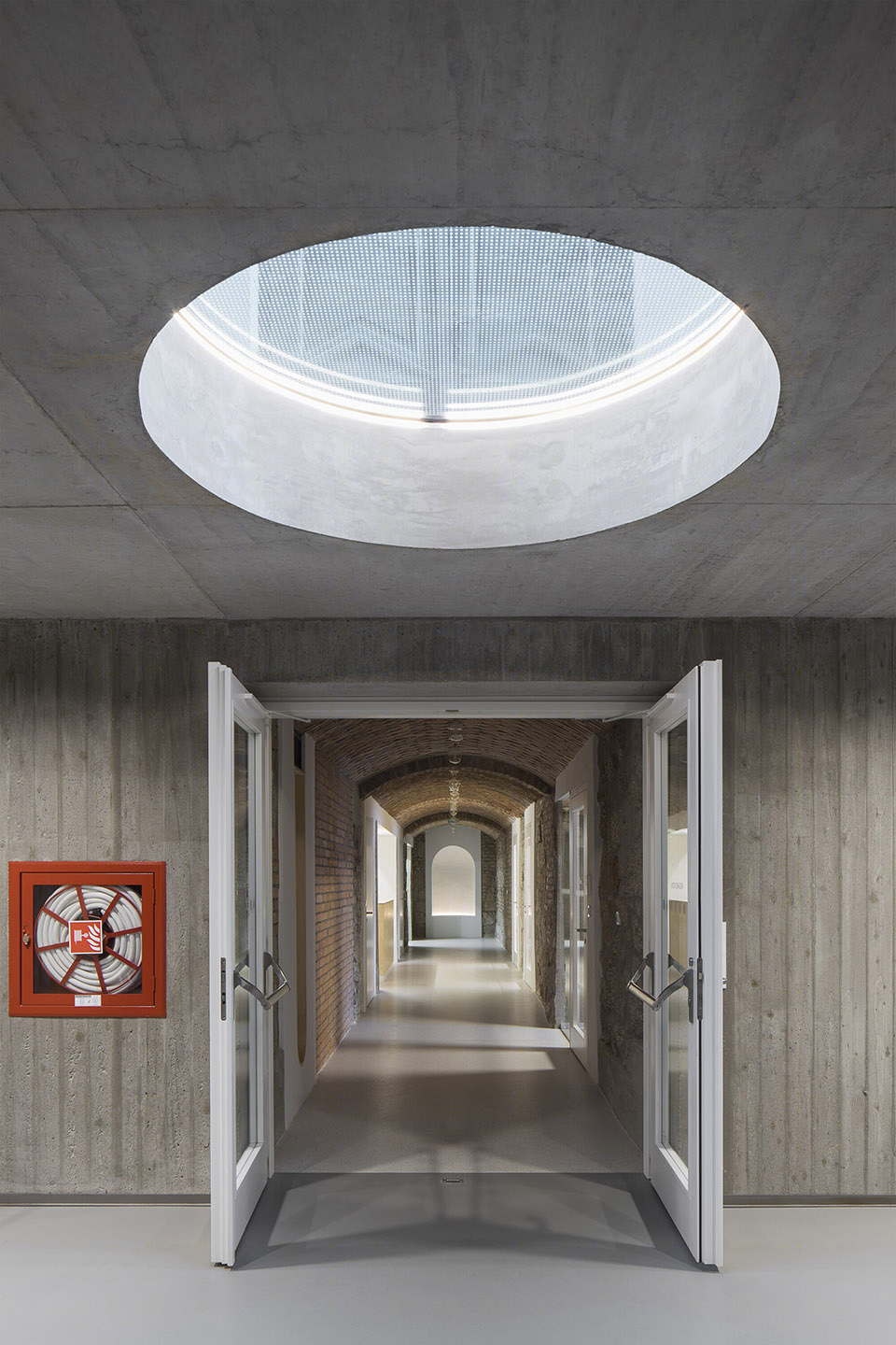 捷克城镇图书馆设计丨atakarchitekti-11