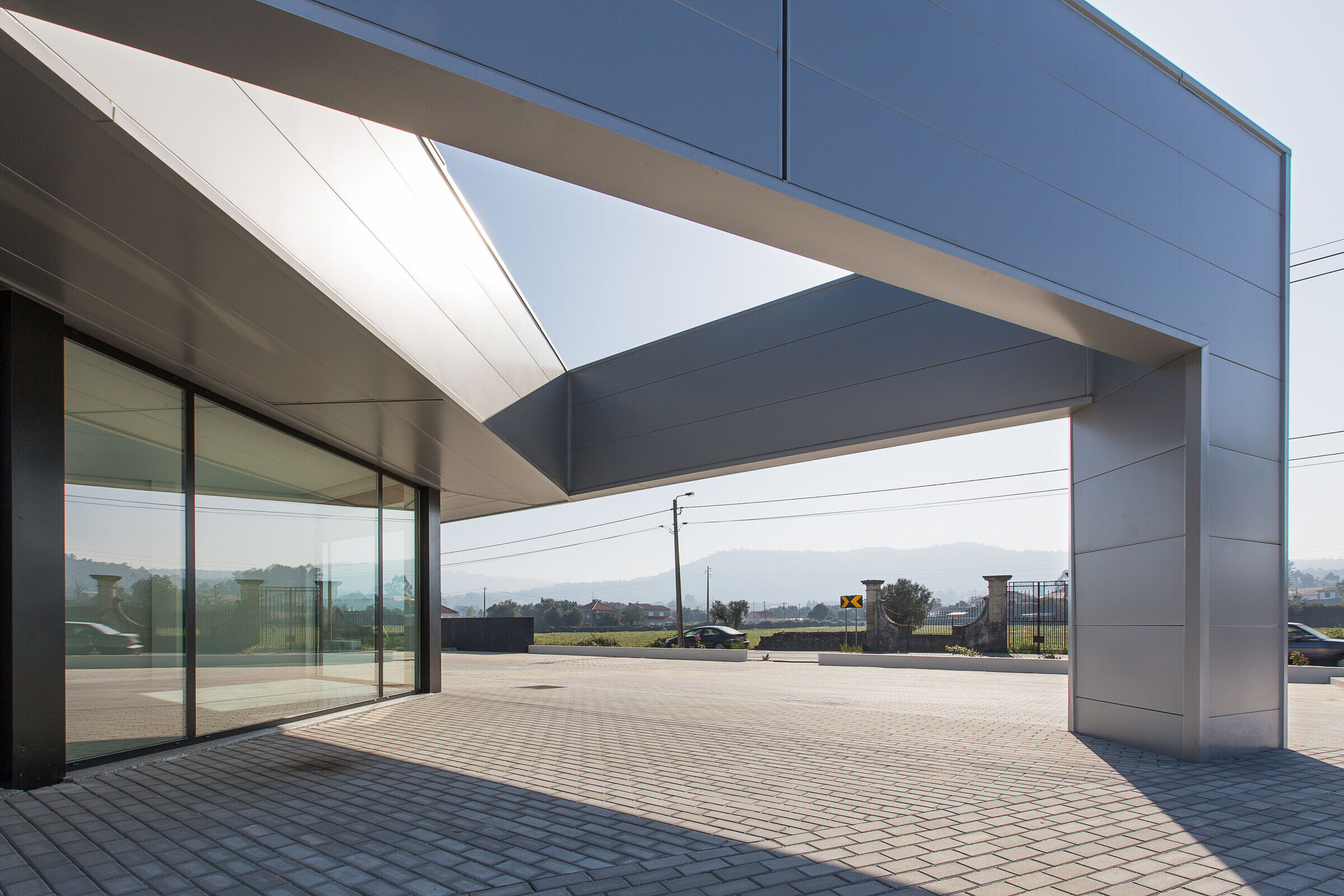 Valdemar Coutinho Arquitectos 打造葡萄牙商业建筑-6