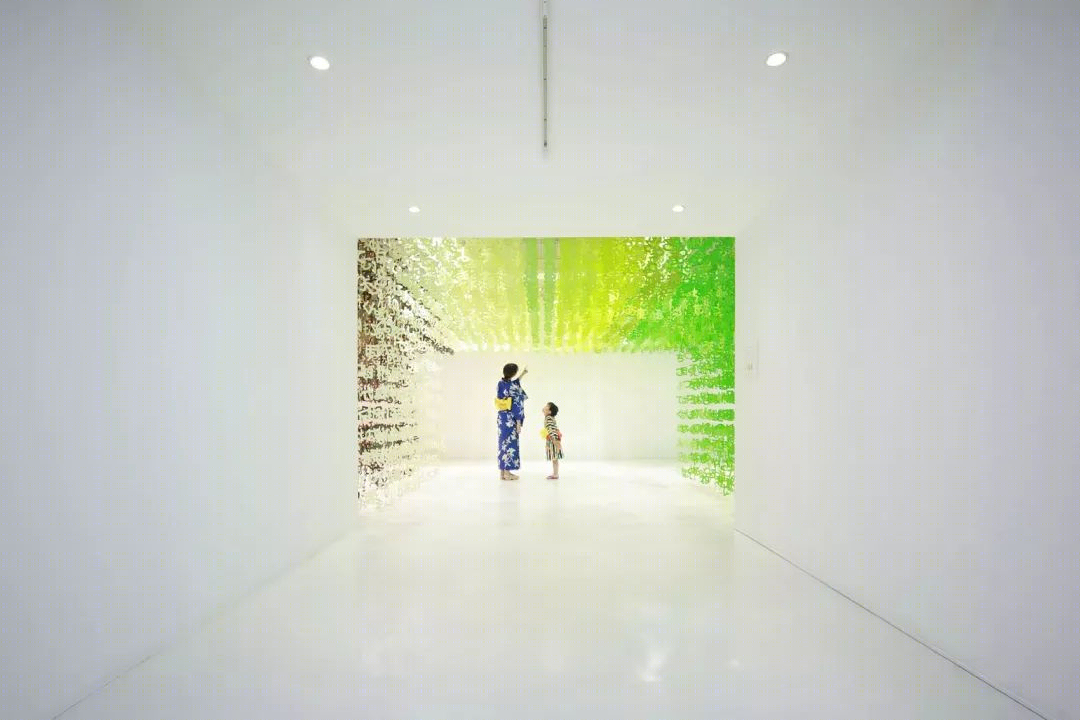 可尔必思 100 周年“语言的世界”装置艺术展-0