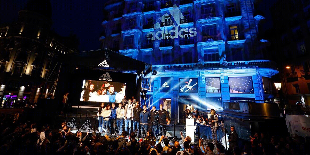 Adidas Madrid 旗舰店 LED 梦幻展示-24