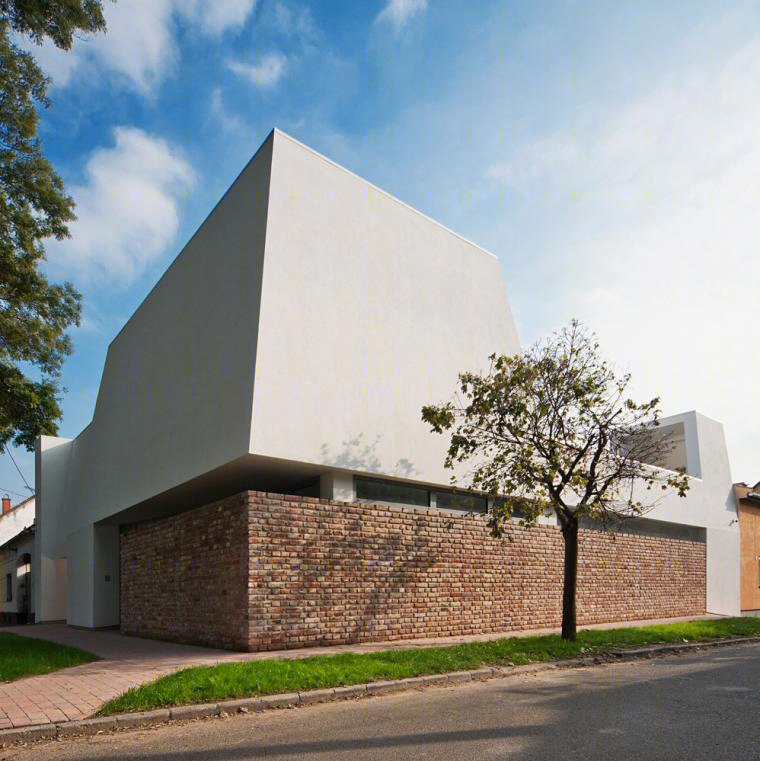 匈牙利德布勒森办公建筑艺术化设计-17