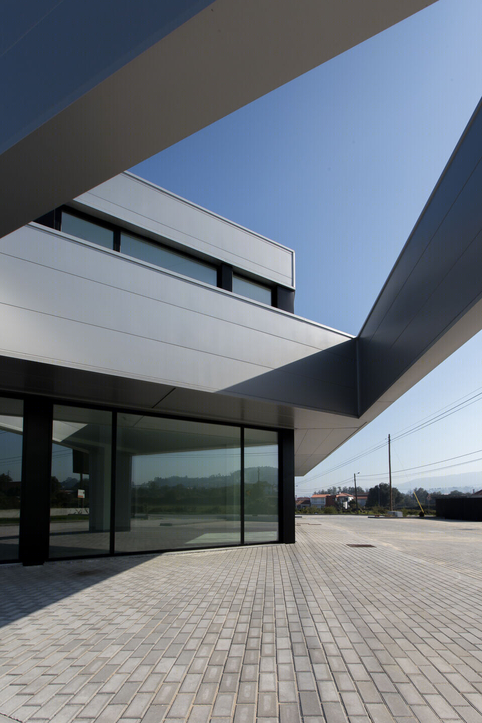 Valdemar Coutinho Arquitectos 打造葡萄牙商业建筑-9