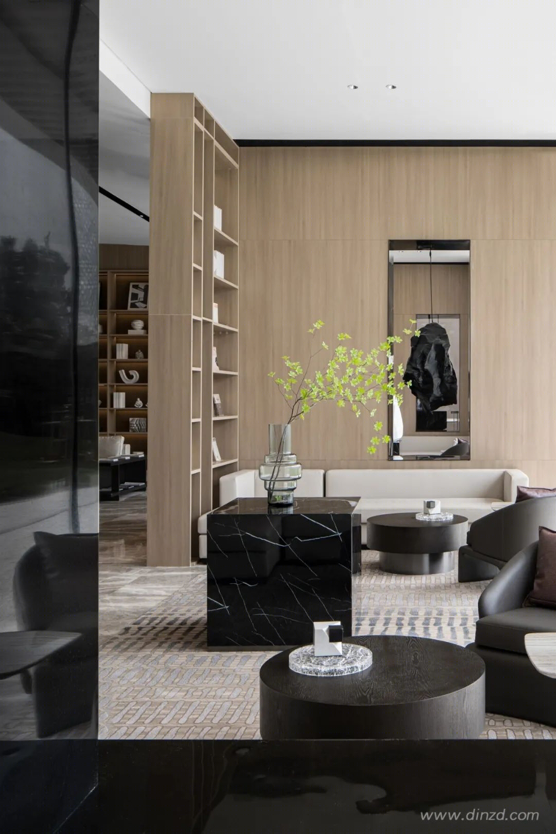 青岛 MOMA 通汇当代阅销售中心 | 现代与线条主义的艺术混搭-35