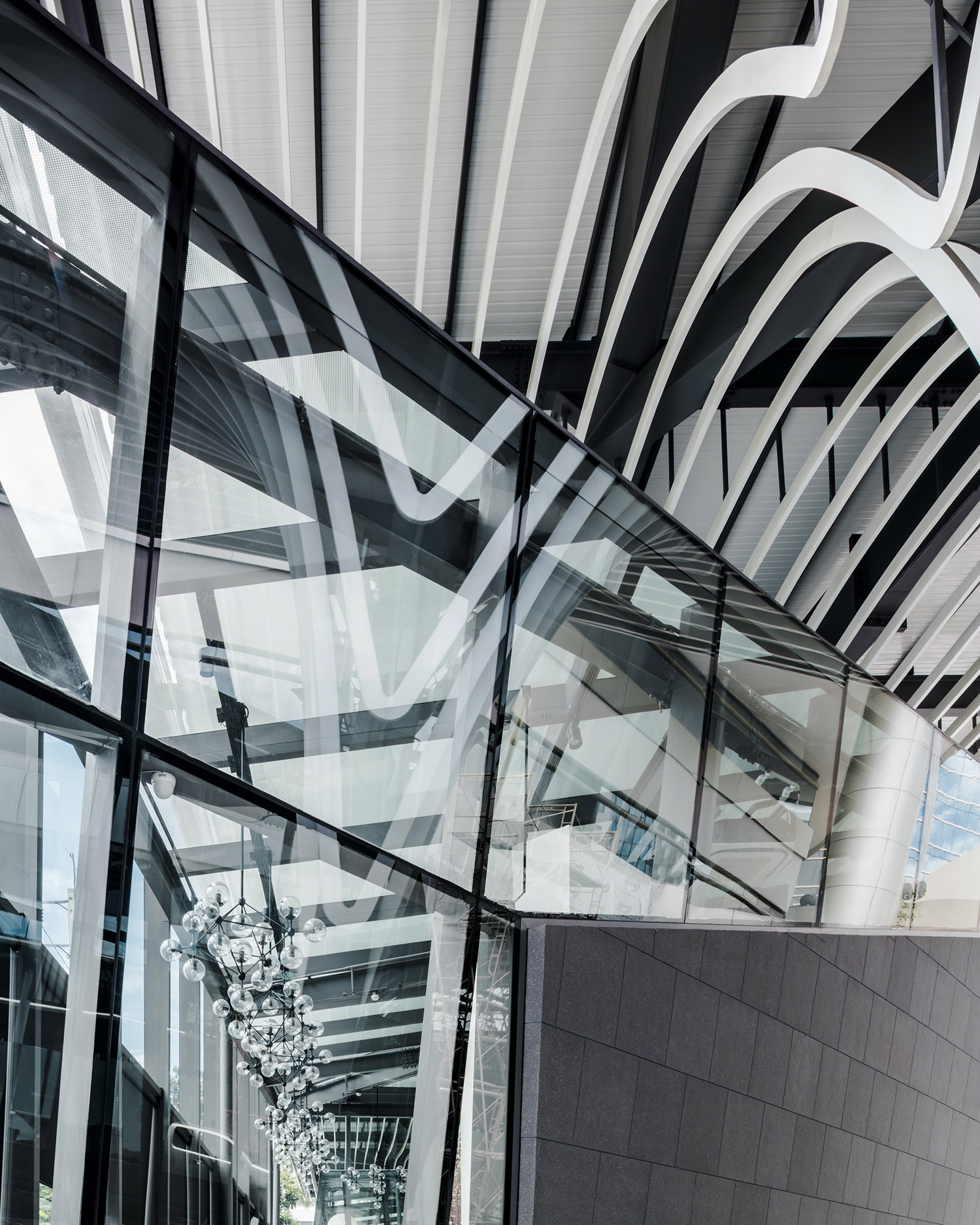 泰国树荫下的玻璃餐厅 | 优雅融合自然与现代设计-71