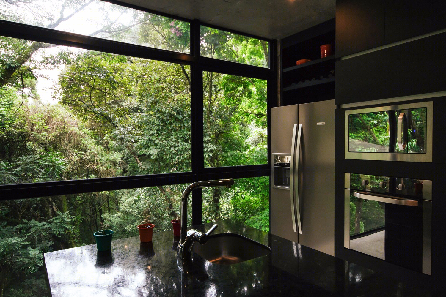 原始森林中的山间住宅-12