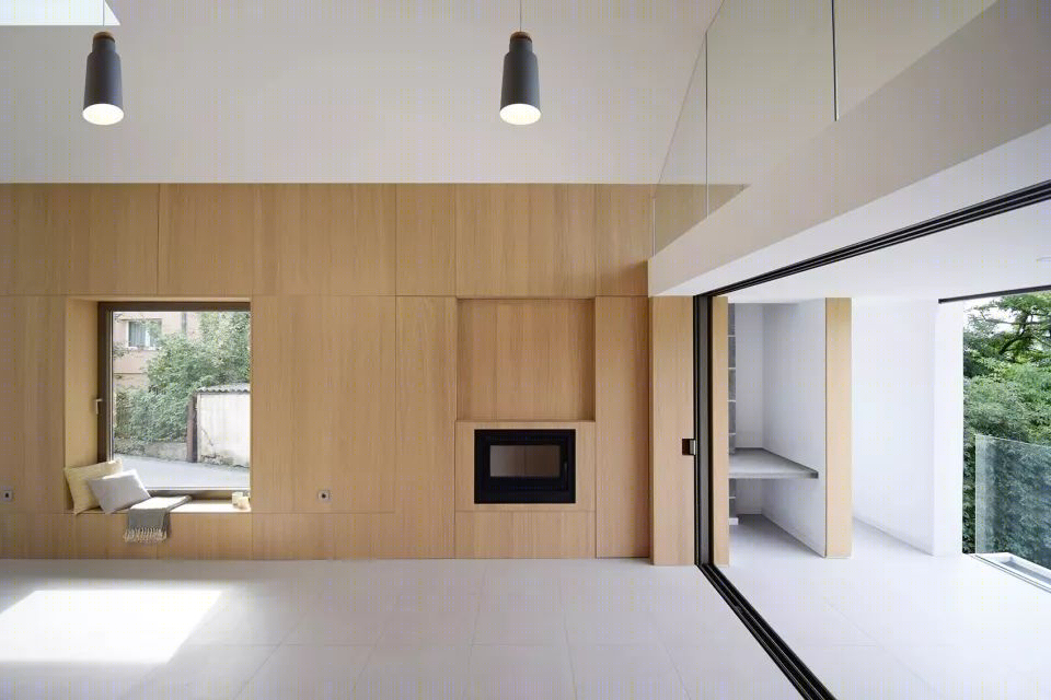 萨拉热窝半屋住宅 | 趣味木墙空间融入街区生活-15
