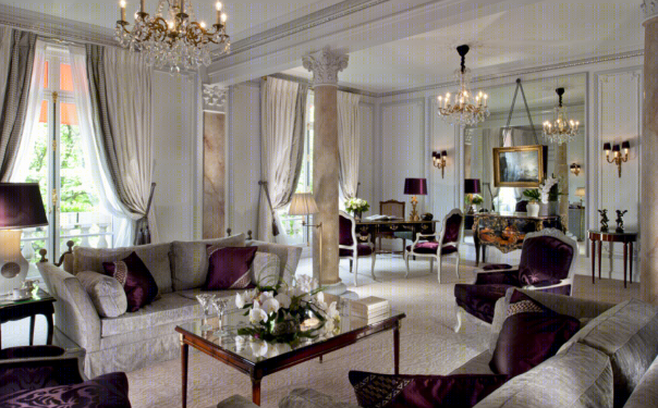 《艾米丽在巴黎》中的奢华酒店 Hotel Plaza Athénée-78