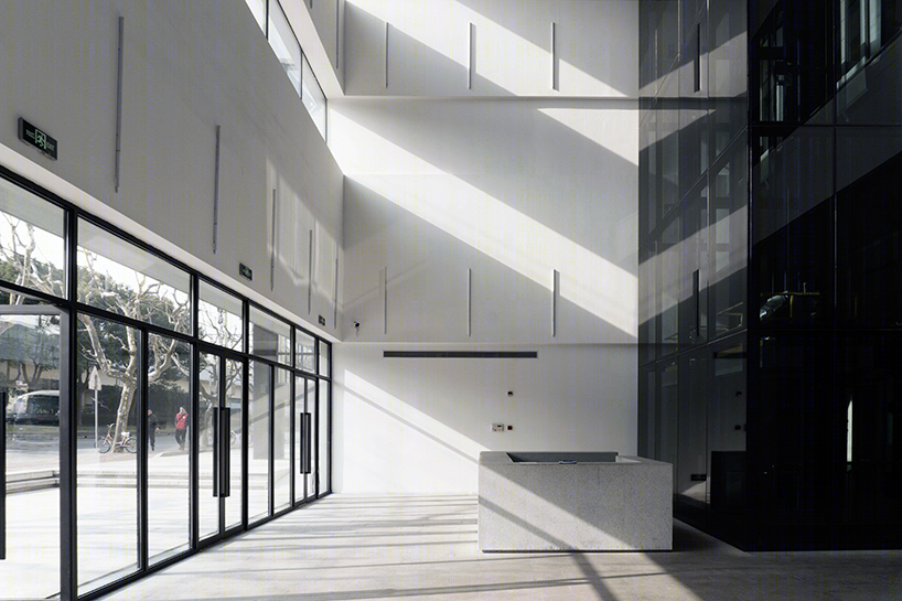 MASS DESIGN 办公建筑案例 | 流动感立面与多元户型-10