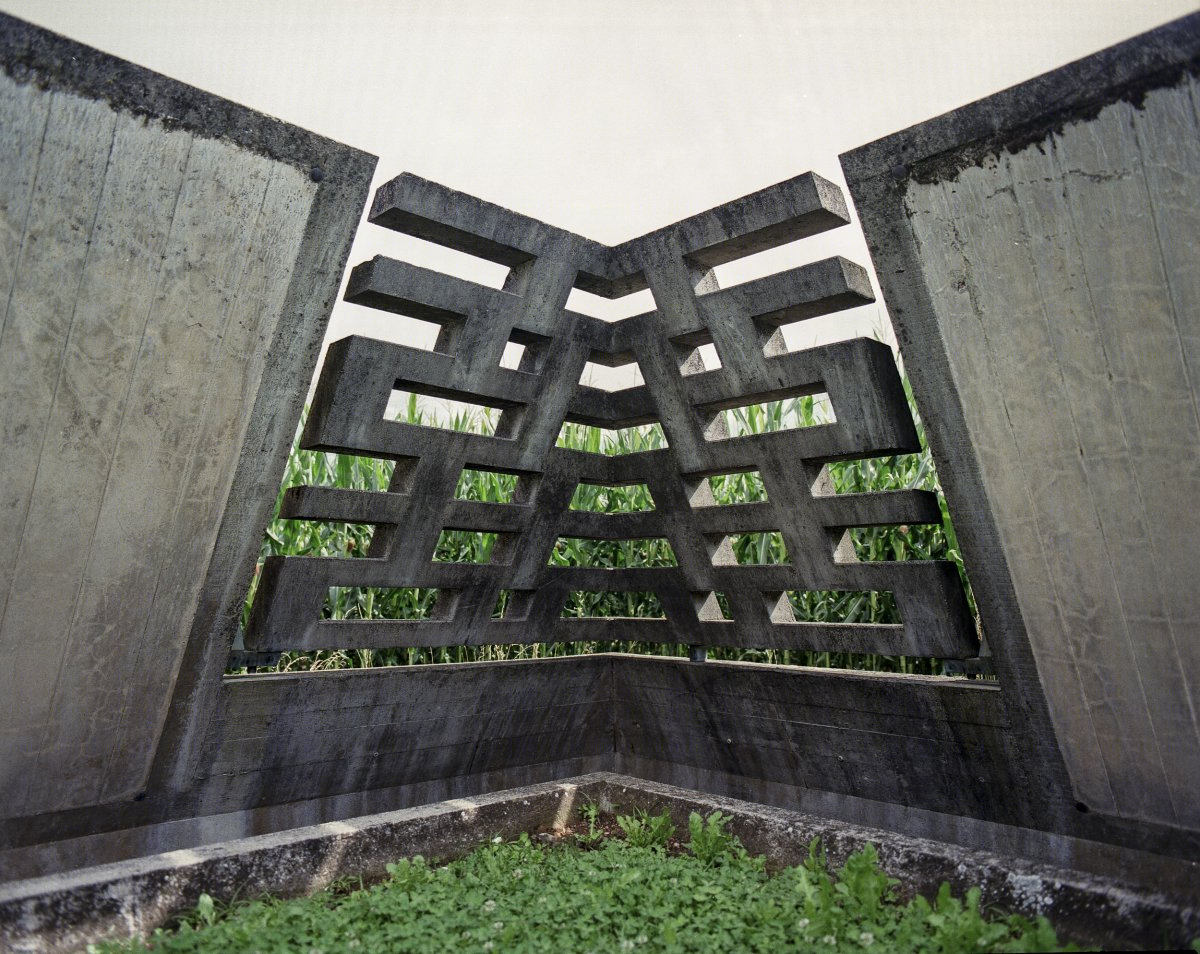 布里翁墓地-9