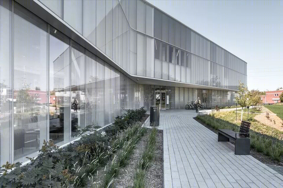 加拿大德拉蒙德维尔图书馆 | 环保、灵活的公共空间-39