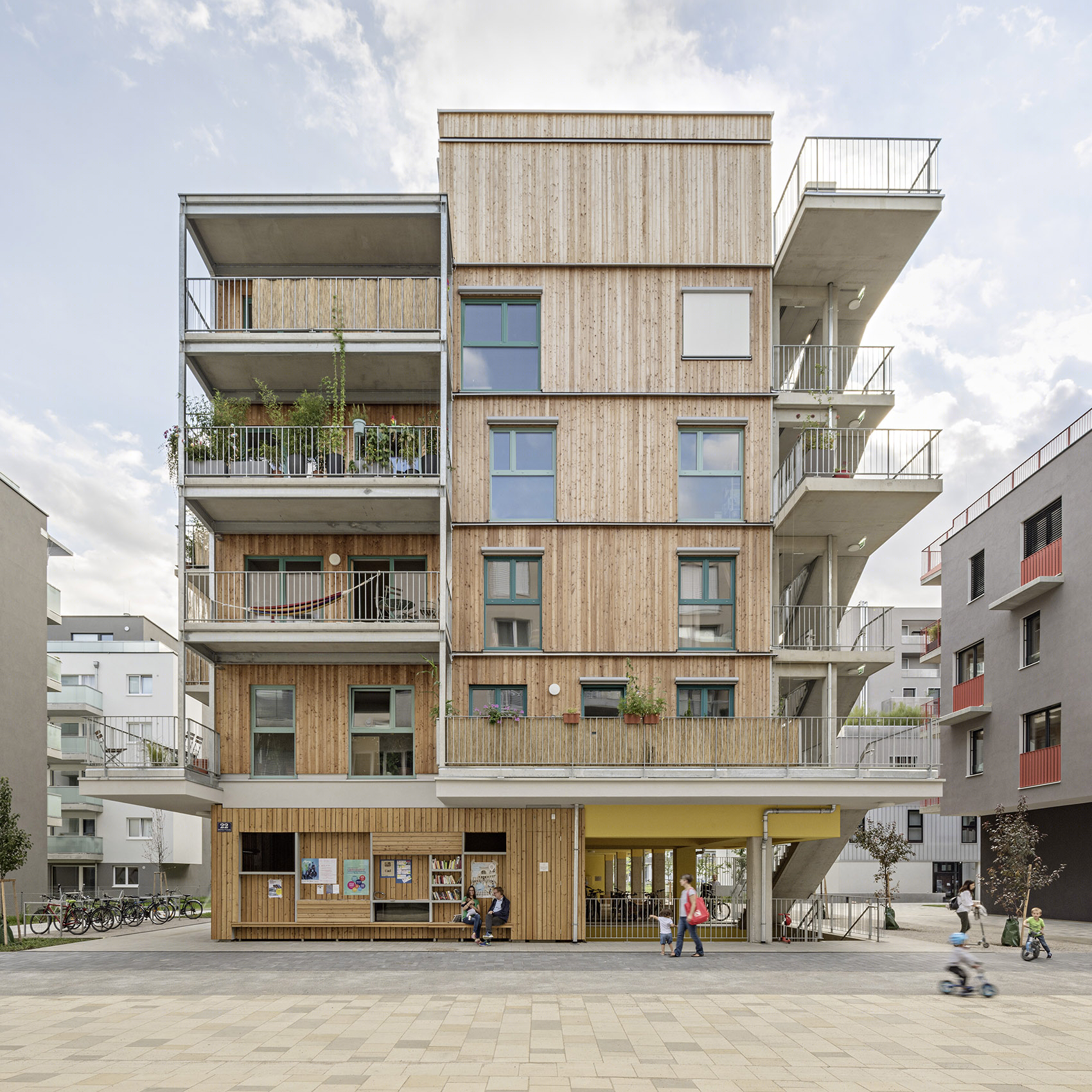 维也纳零能耗社会保障住宅 · Gleis 21 联合住宅丨奥地利维也纳丨einszueins architektur-11