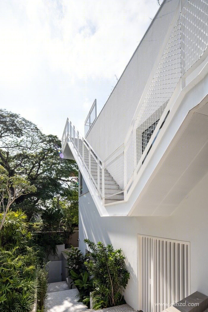 巴西 Casa M 住宅的白色建筑美学-6