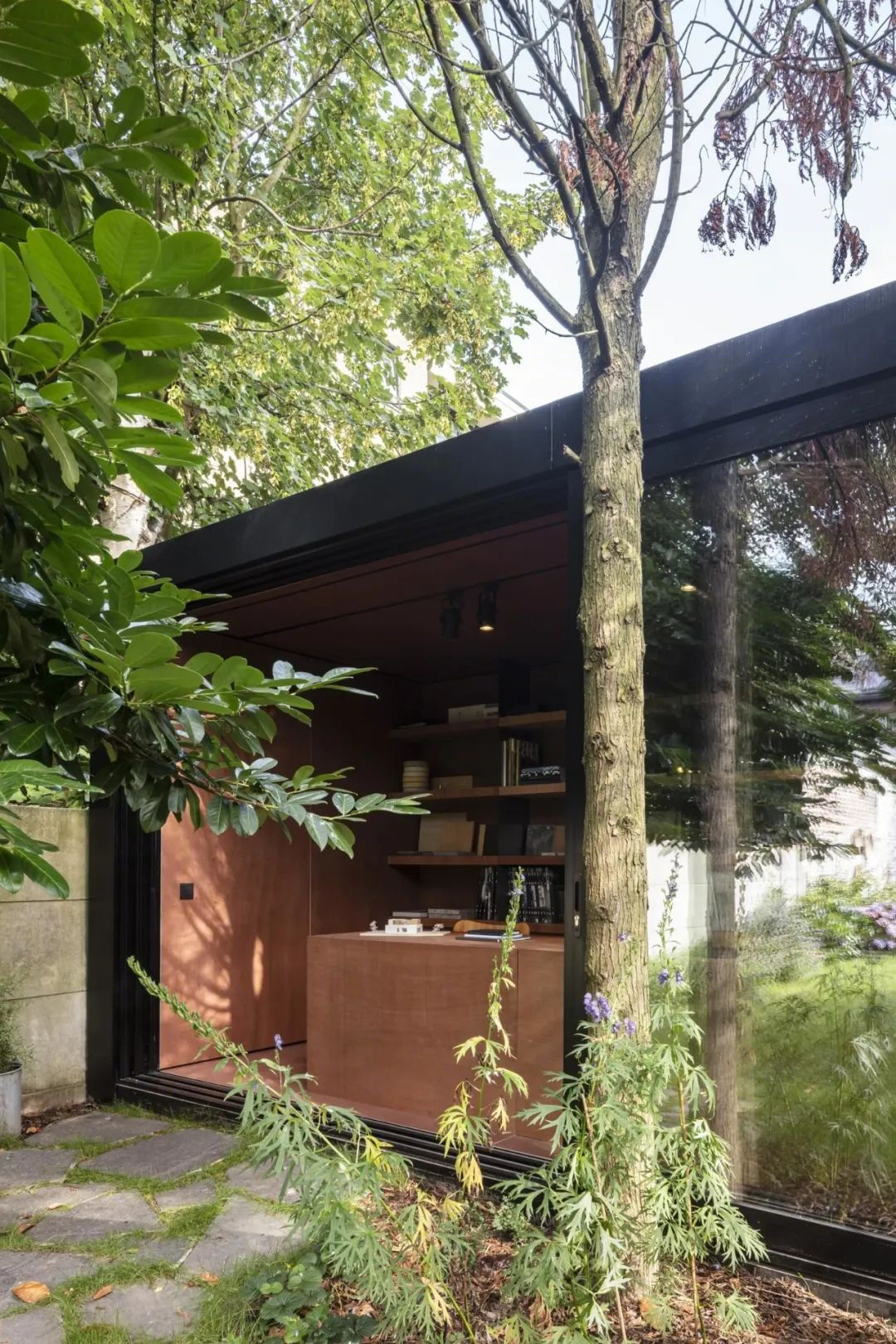 比利时移动办公室 COTOOP Studio,镜面立面融入自然-24
