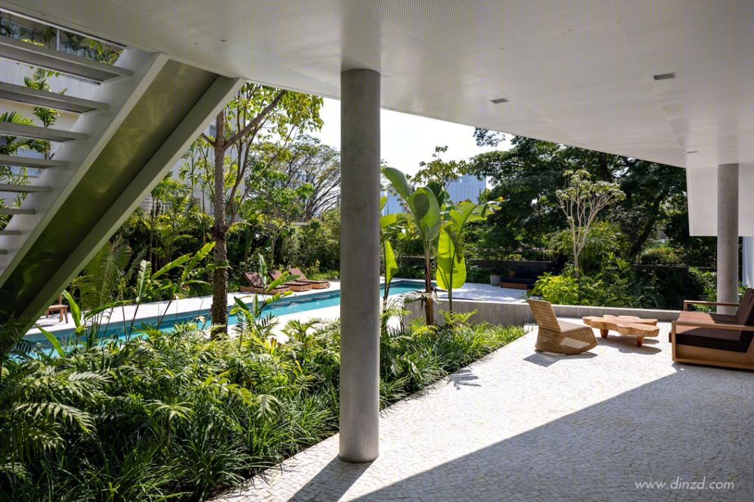 巴西 Casa M 住宅的白色建筑美学-8