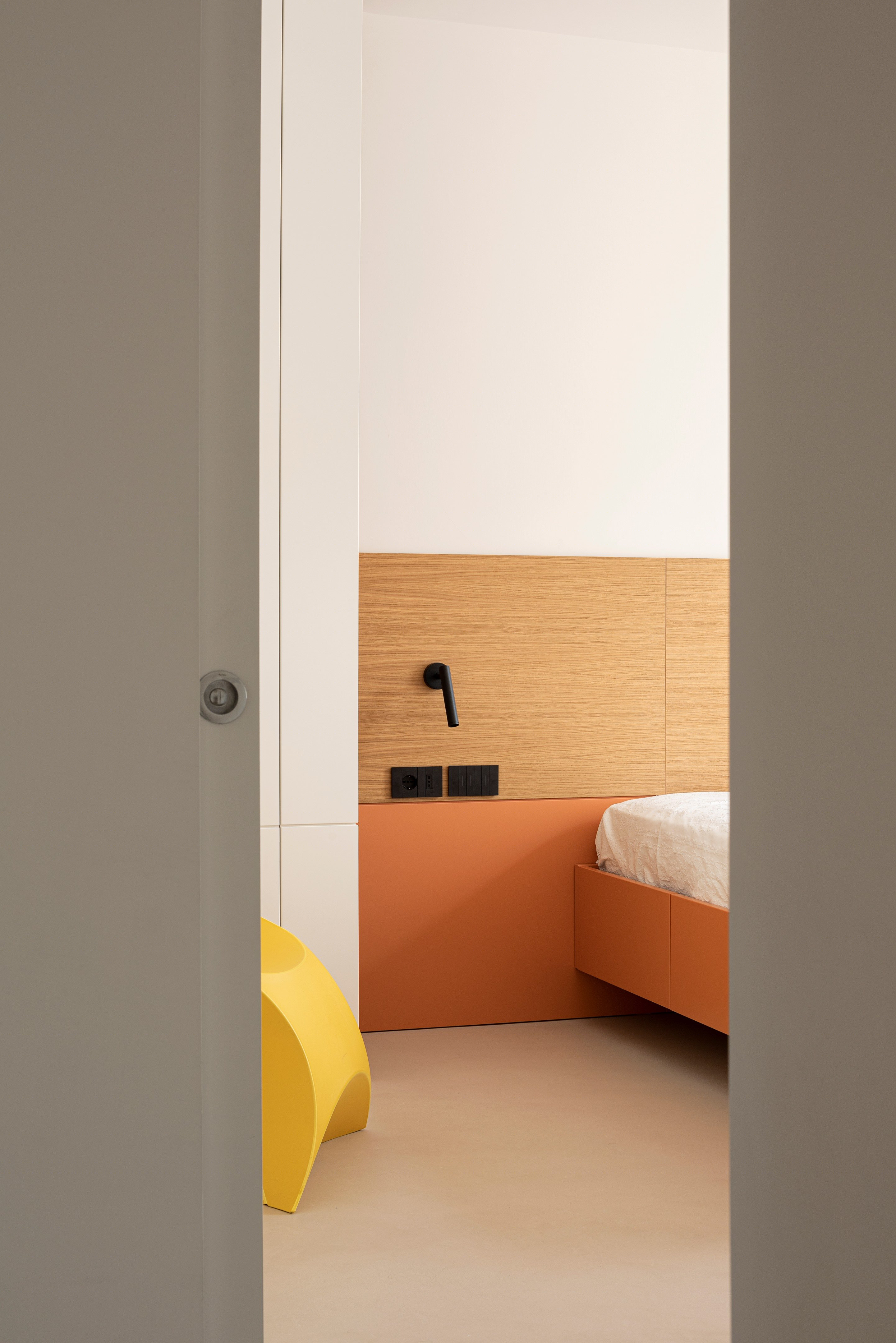 Bomori Architetti 设计的罗马平层公寓——视觉连接和现代风格-12