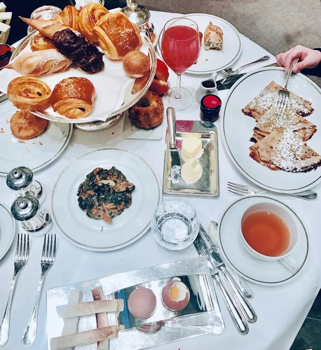 《艾米丽在巴黎》中的奢华酒店 Hotel Plaza Athénée-91