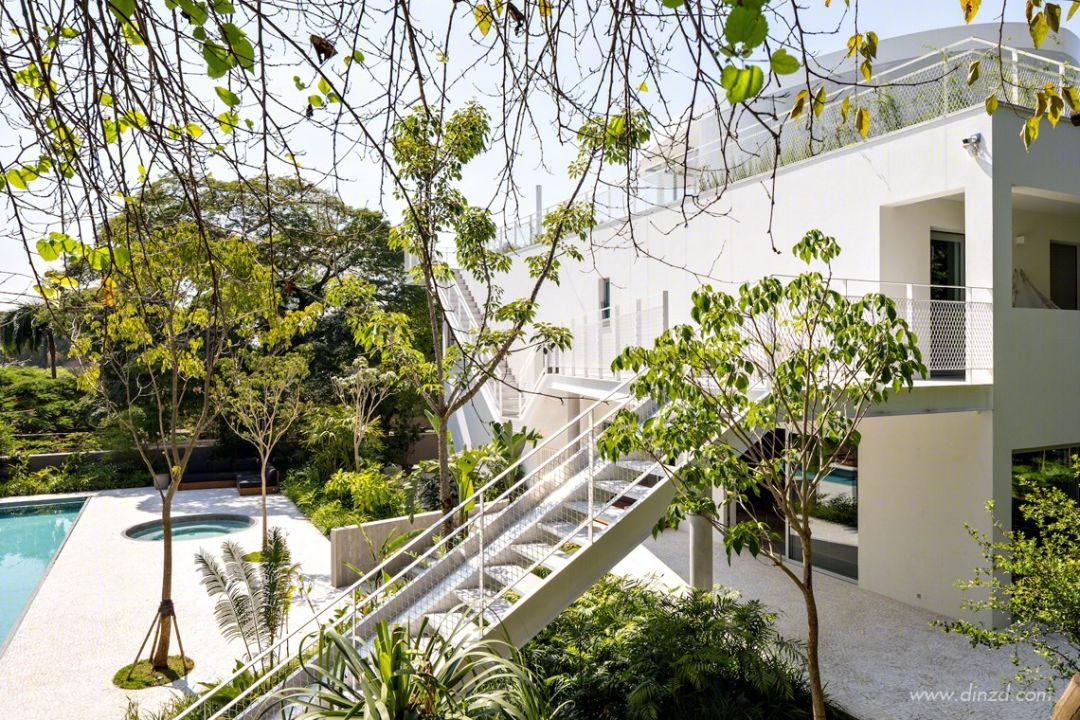 巴西 Casa M 住宅的白色建筑美学-11