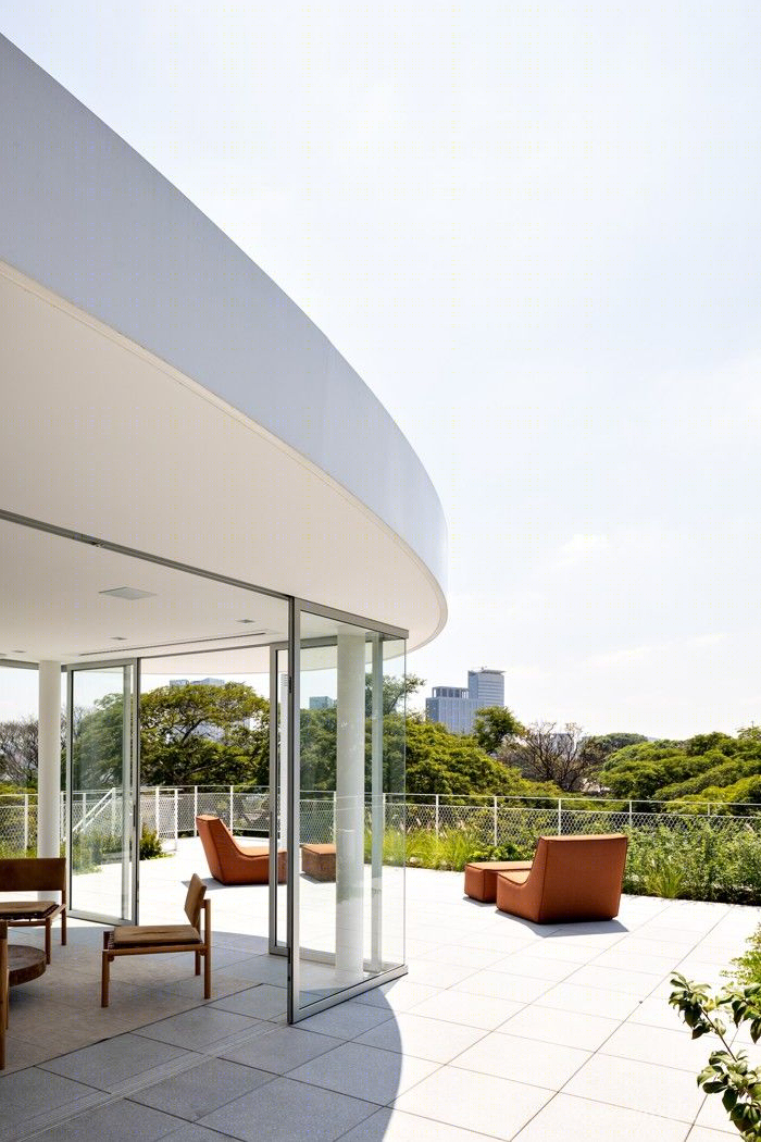 巴西 Casa M 住宅的白色建筑美学-12