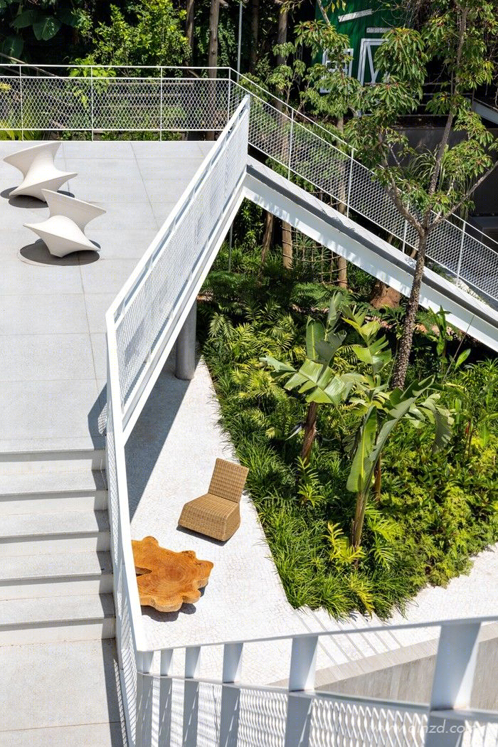 巴西 Casa M 住宅的白色建筑美学-13