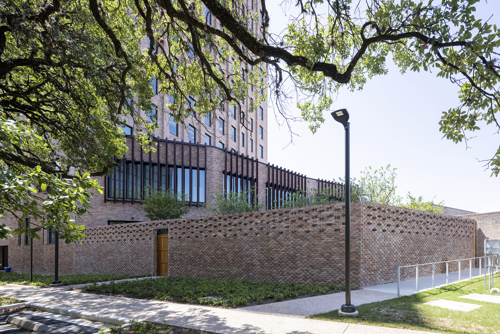 Sid Richardson 学院 | 美国休斯顿现代主义学生宿舍设计典范-19