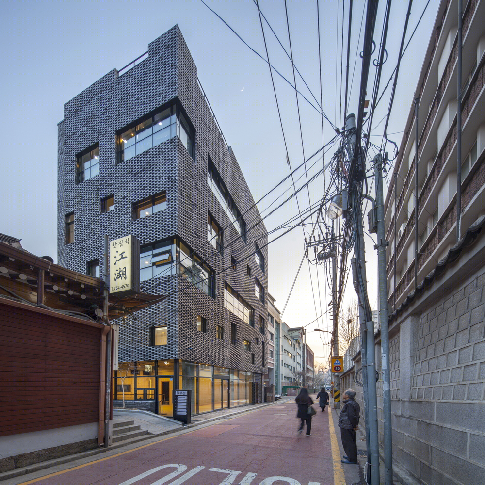 韩国Brick·Mesh混合用途建筑-8