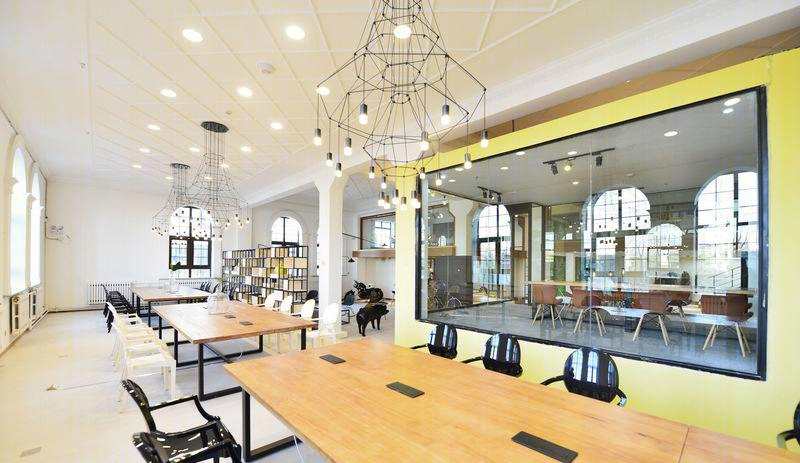 现代工业风办公室设计，打造自由舒适的办公环境-25