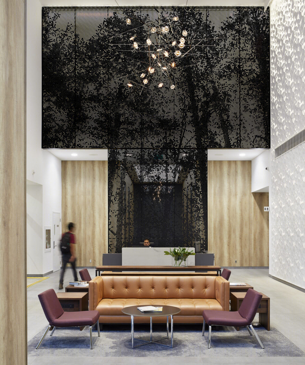 多伦多 Crown Realty 大厅变身活力空间-11