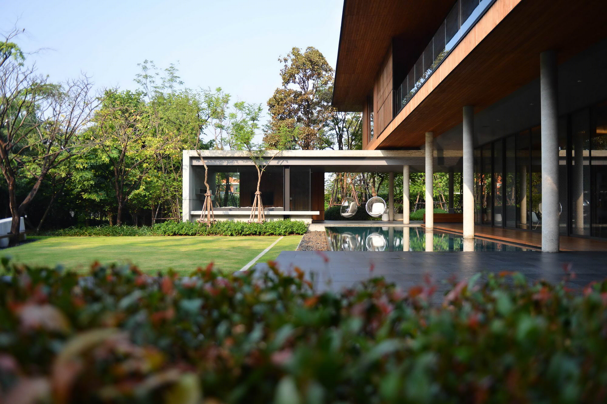 泰国 BAAN LADPRAO 住宅景观——绿色植物绿洲中的多功能区域-2