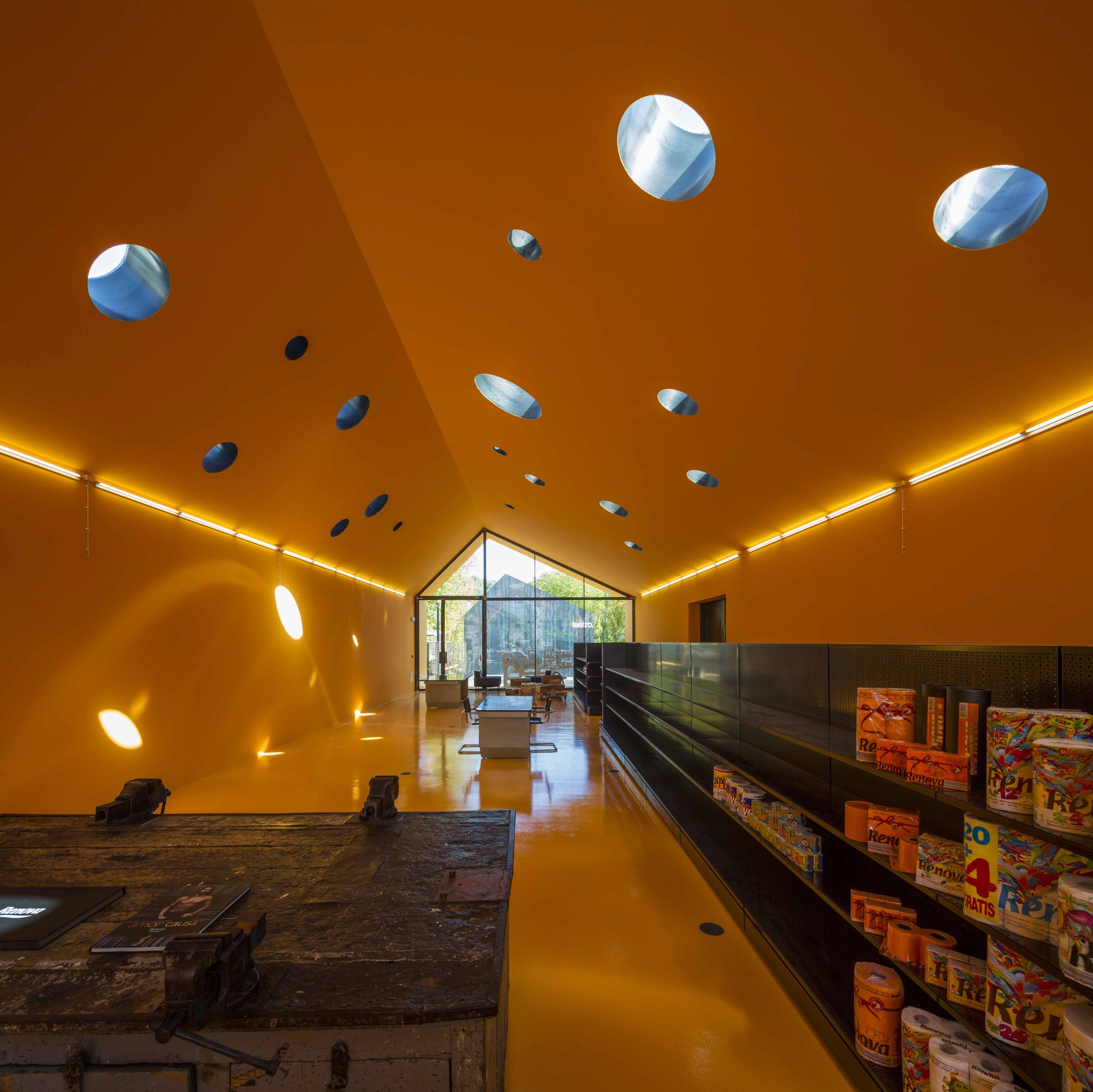 葡萄牙RENOVA商店及剧院丨Phyd Arquitectura-30