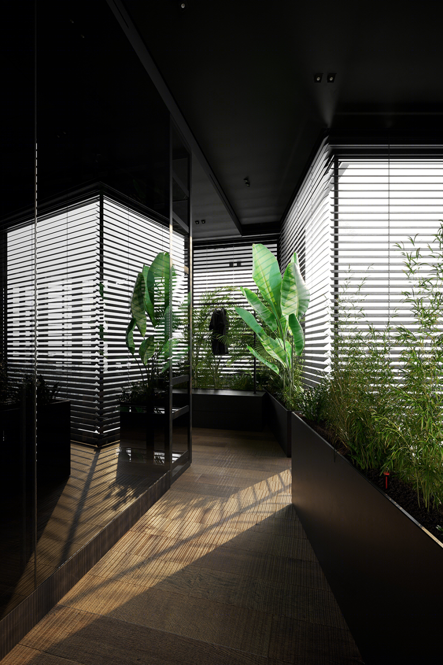高级黑++自然绿家居空间设计丨Igor Sirotov Architects-31